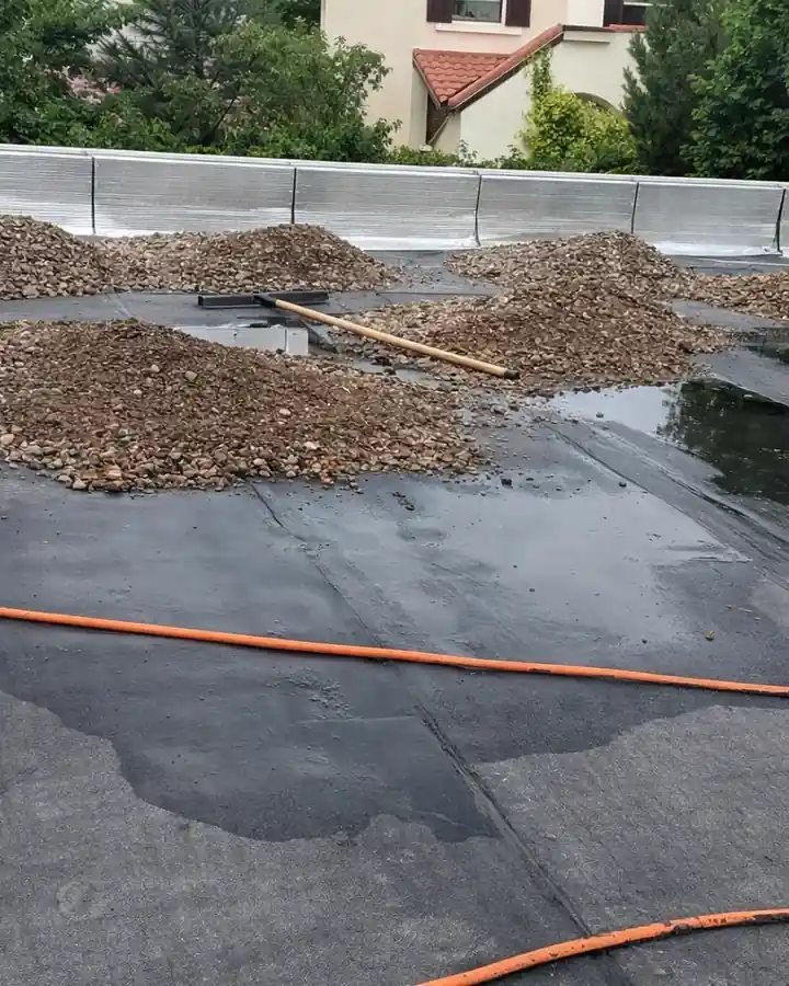 Toit terrasse sous gravillons d'un pavillon à Enghien-les-Bains